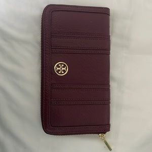 Burgundy Tory Burch Wallet Never Used. With Tag still inside